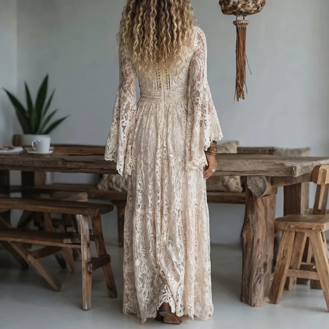 Chariya | Maxi Dress Lace V-Neck Flared Sleeve