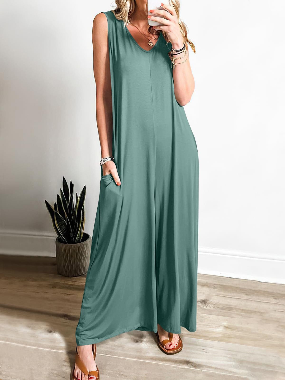 Arancha | Sleeveless V-Neck Wide Leg Jumpsuit