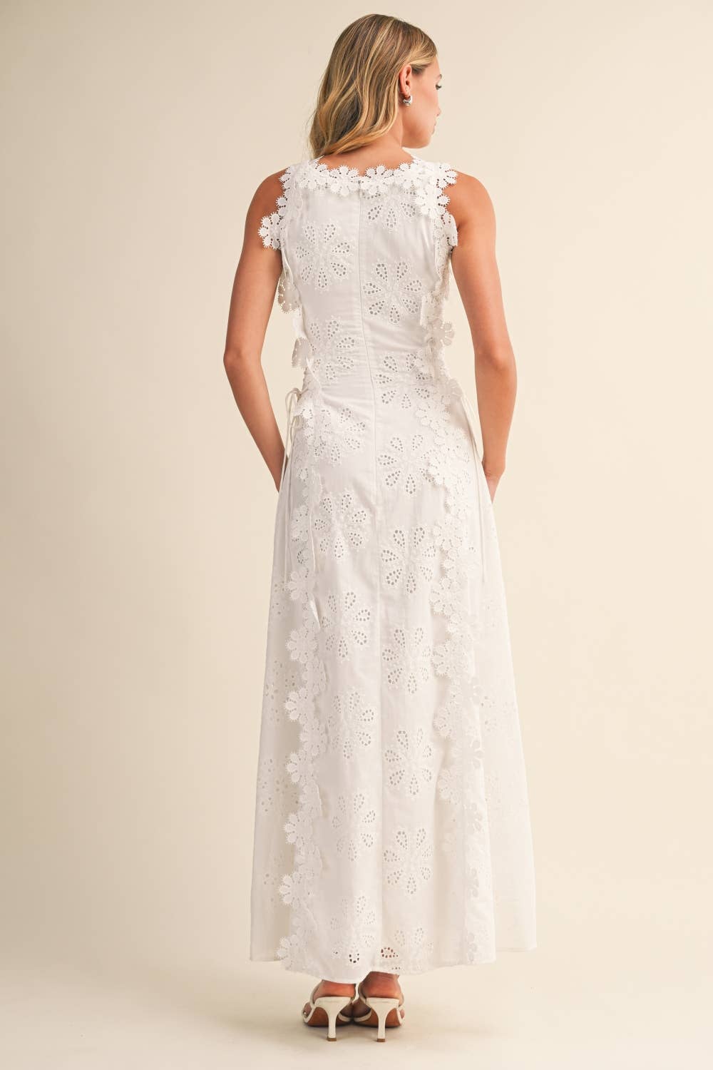Azalia | Sleeveless Floral Lace Maxi Dress
